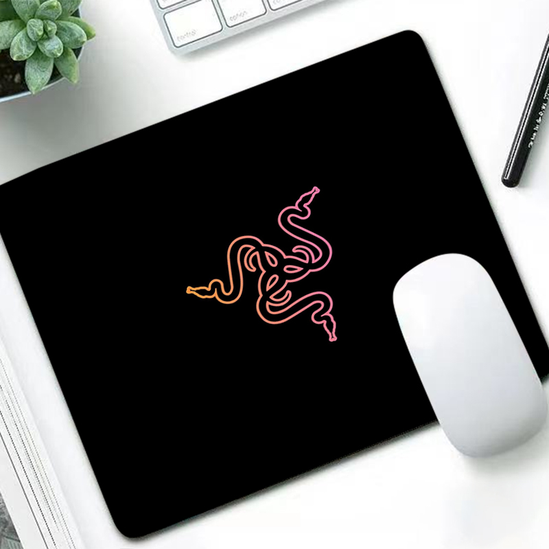 Gaming Keyboard En Mouse - Razer Luxury Mouse Pad Anime Gamer